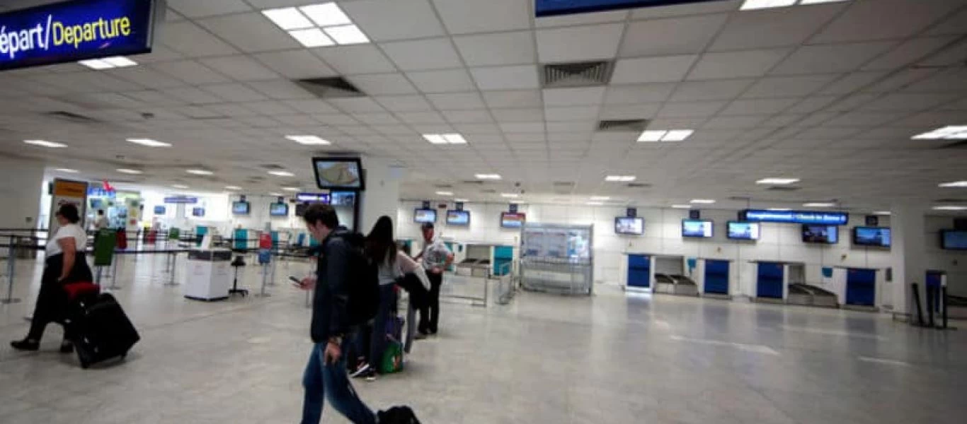 Γαλλία - Μετάλλαξη Όμικρον: Υποχρεωτικό τεστ για όλους τους ταξιδιώτες εκτός Ε.Ε